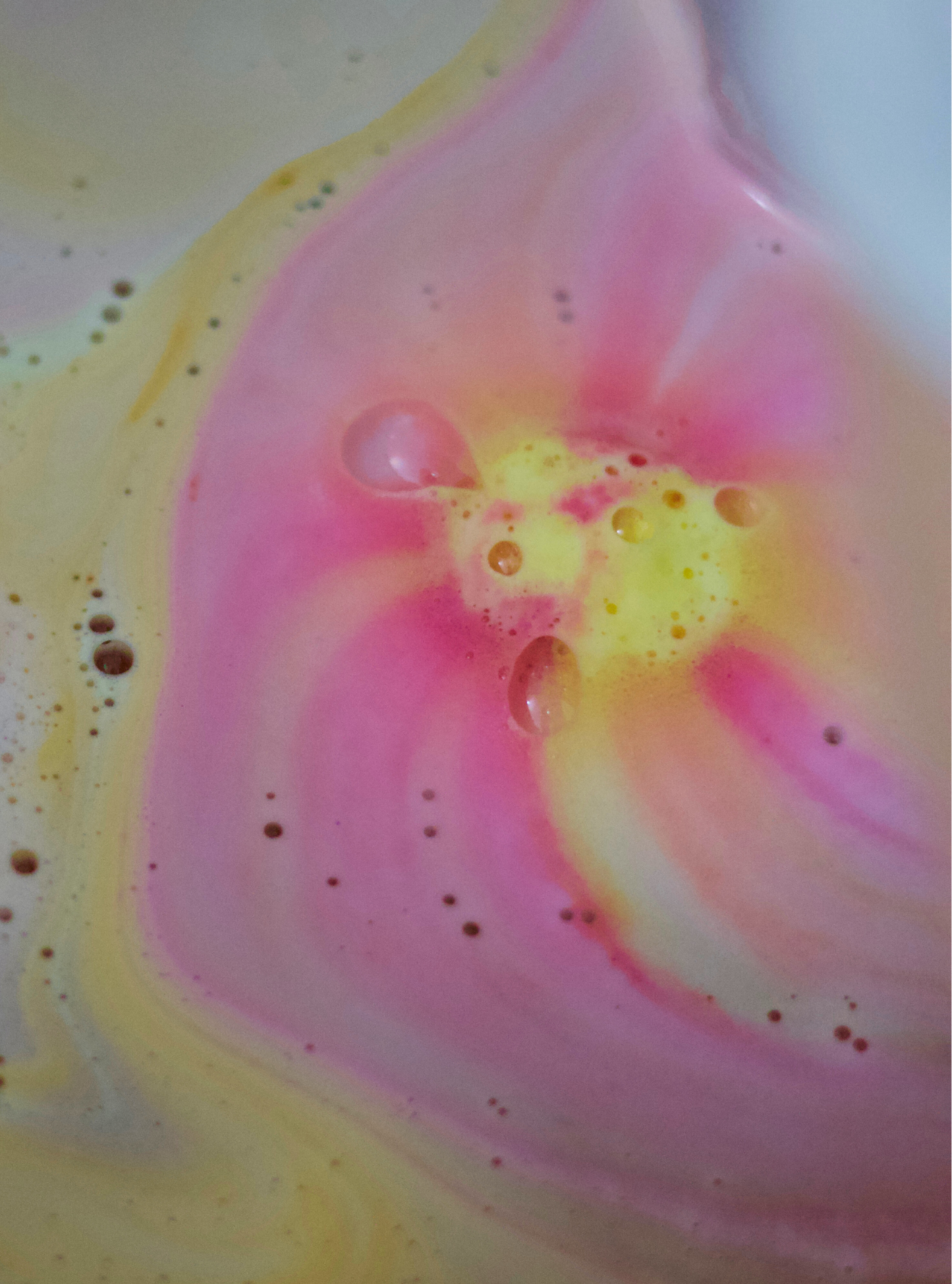 EvolutionUSA Refresh Bath Bombs for Women, 24 Lush Bath Bombs Mini Sized, Luxurious Womens Gift for Mother's Day, Easter, Birthday or Self Care, Luxurious & Relaxing Bathbombs, Womens Bath Balls