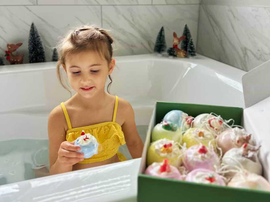 EvolutionUSA - 12pc Christmas Bath Bombs for Kids