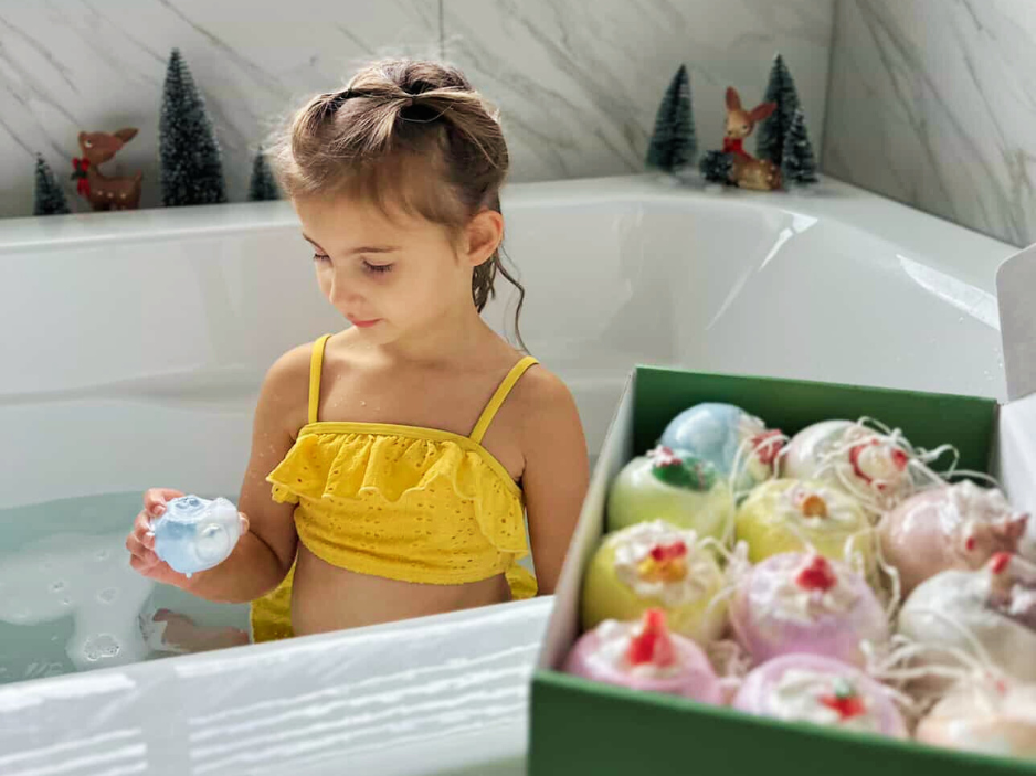 EvolutionUSA - 12pc Christmas Bath Bombs for Kids